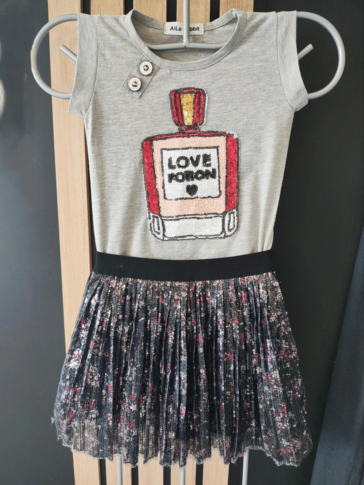 5 ans ensemble été teeshirt et jupe ( enseignes diverses)